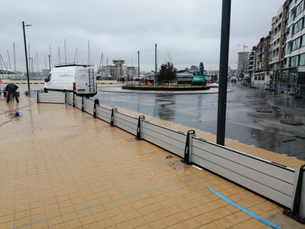 Mobiele kering tussen het Zeeheldenplein en de Visserskaai in Oostende
