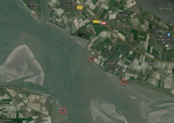 Opstellocaties aan de oost- en westkant van Waarde en bij Walsoorden.