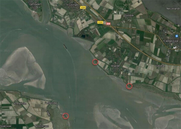 Opstellocaties aan de oost- en westkant van Waarde en bij Walsoorden. 